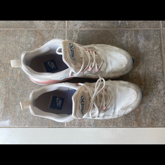 Men’s Size 10.5 Air Max 270 “American Modern Art” - Picture 4 of 6